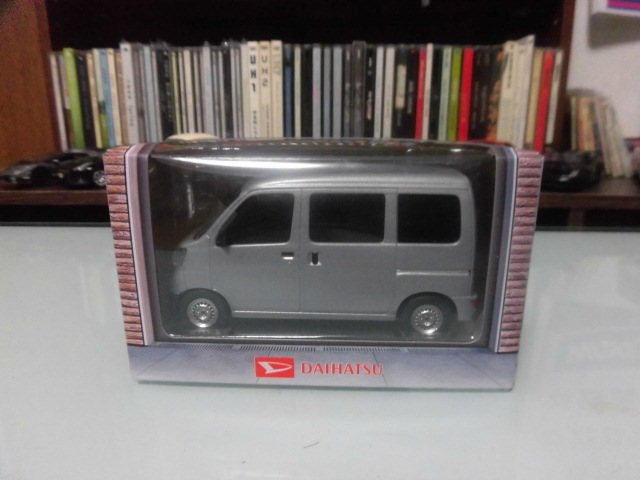 ダイハツ ハイゼット カーゴ (DAIHATSU hijet cargo) 1/32 プルバックミニカー ブライトシルバーメタリック: ミラバン  奮闘記録